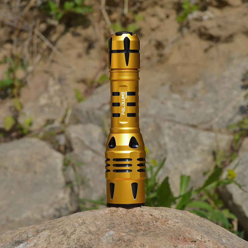 FIELDLUME TAC30 IP65 outdoor flashlight in wet conditions