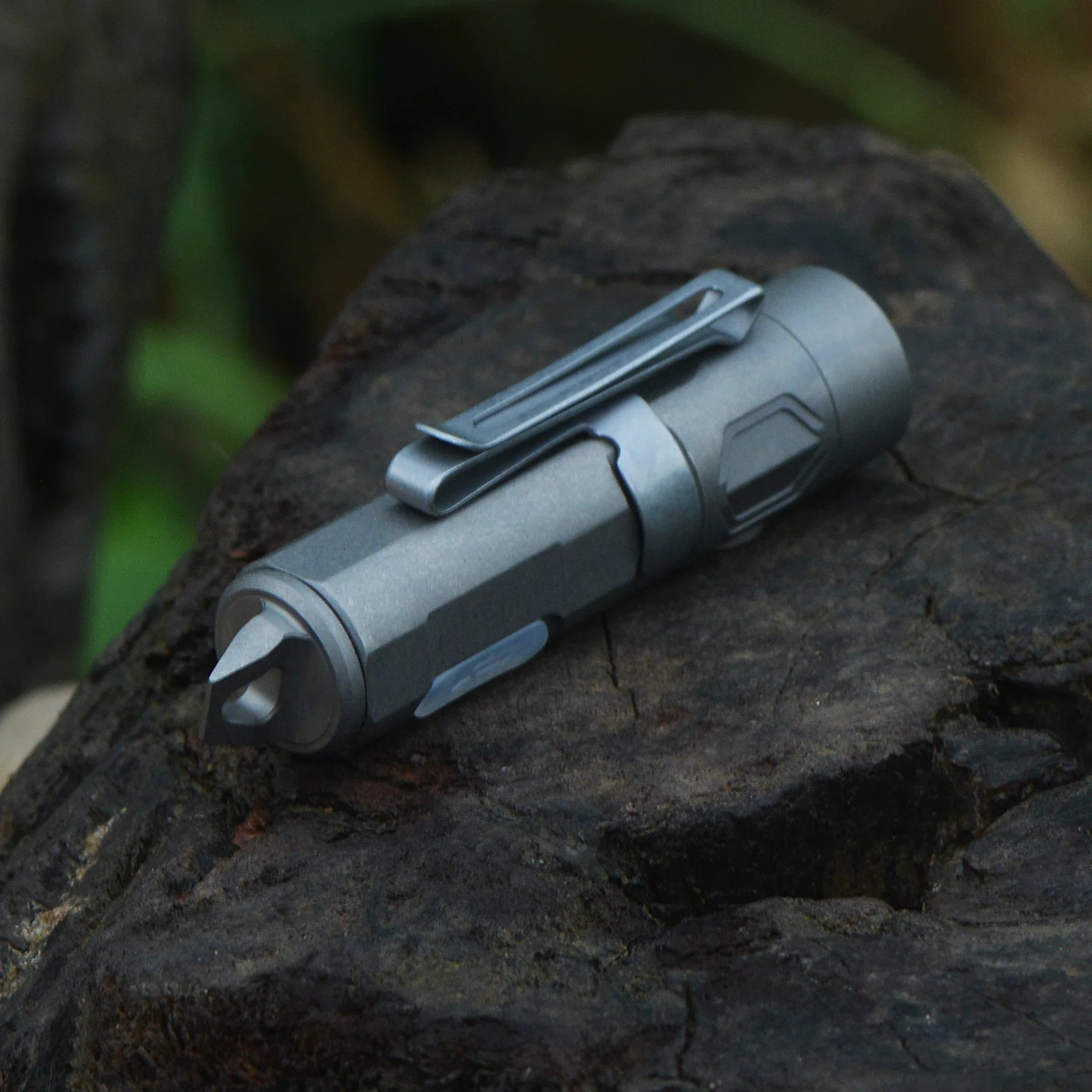 FIELDLUME T2 tri-colour LED torch with white red and UV light modes
