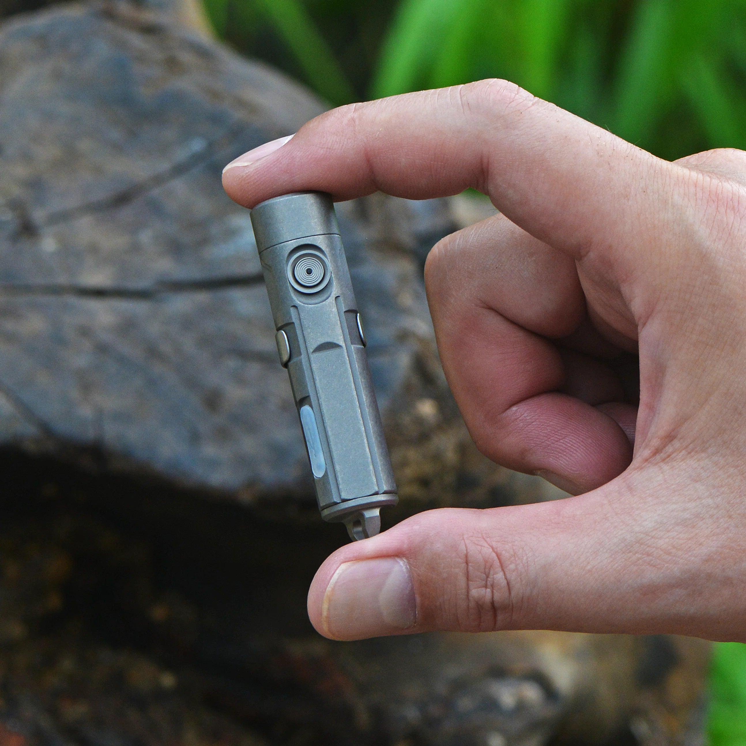 FIELDLUME T2 titanium flashlight side profile for everyday carry