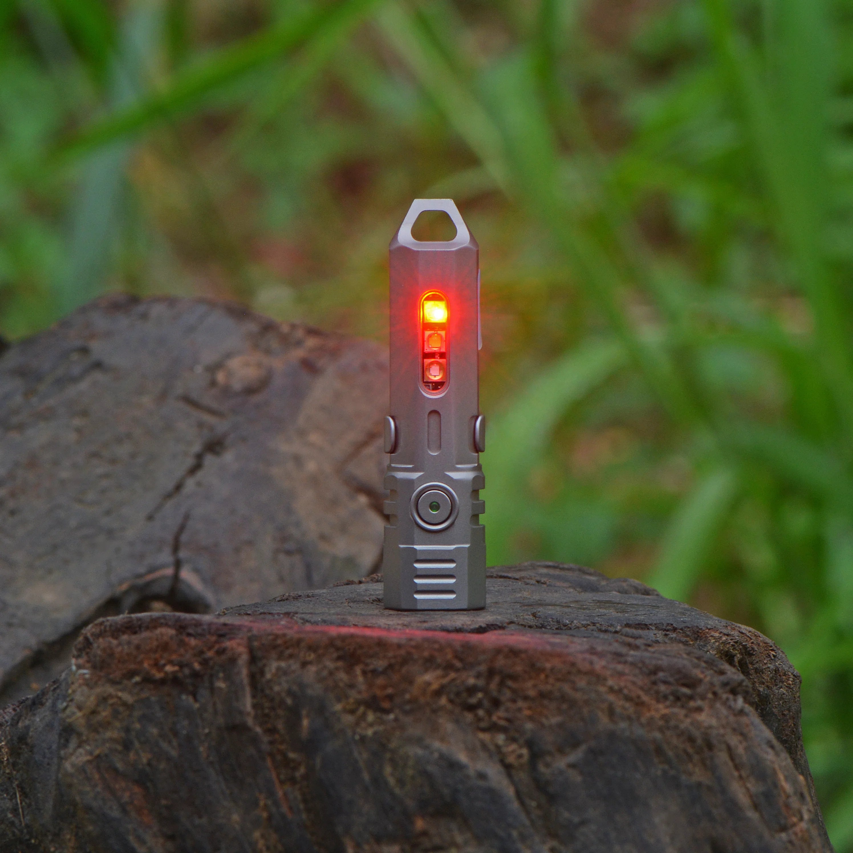 FIELDLUME T4 600 lumen flashlight beam for everyday carry tasks