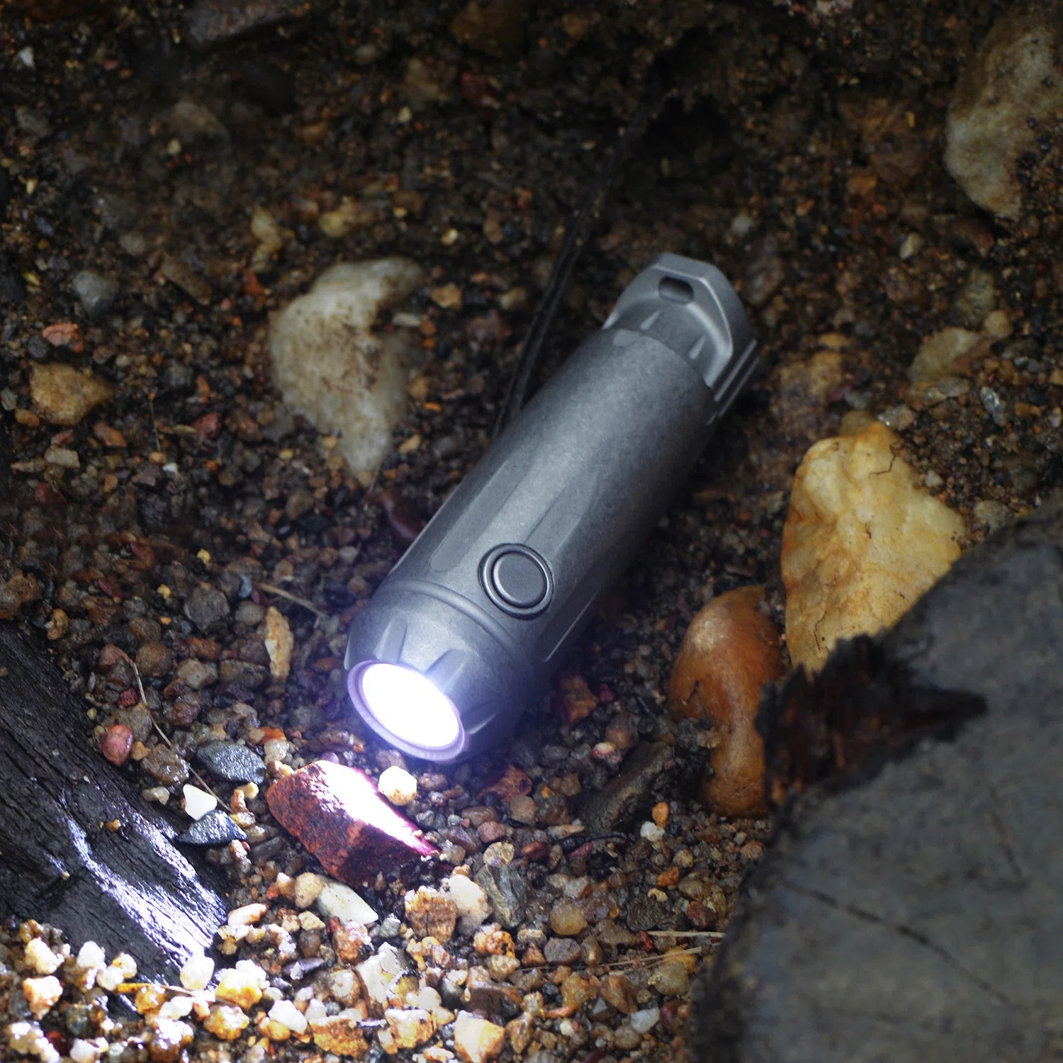 FIELDLUME T5 titanium flashlight with replaceable 10220 battery design