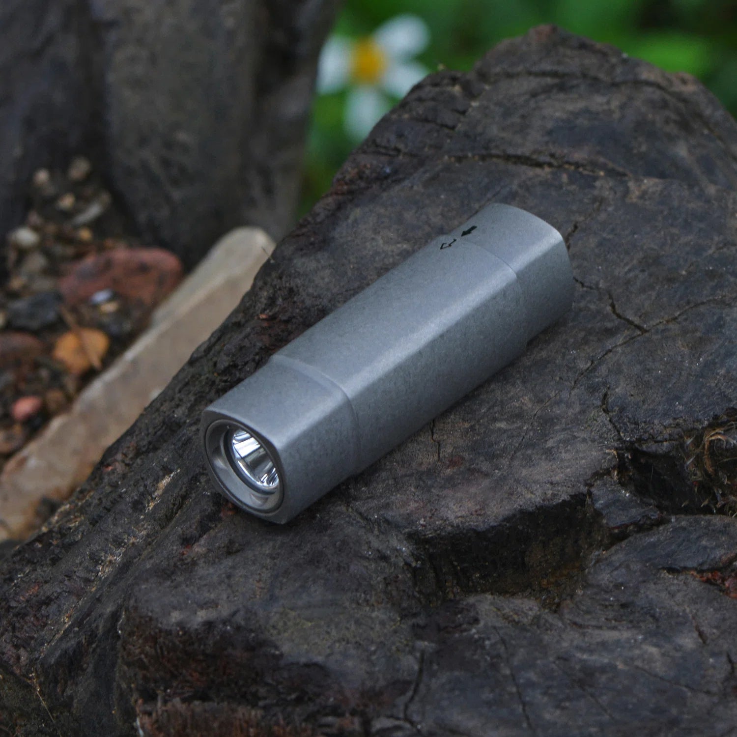 FIELDLUME T7 cool white flashlight with tail switch for everyday carry