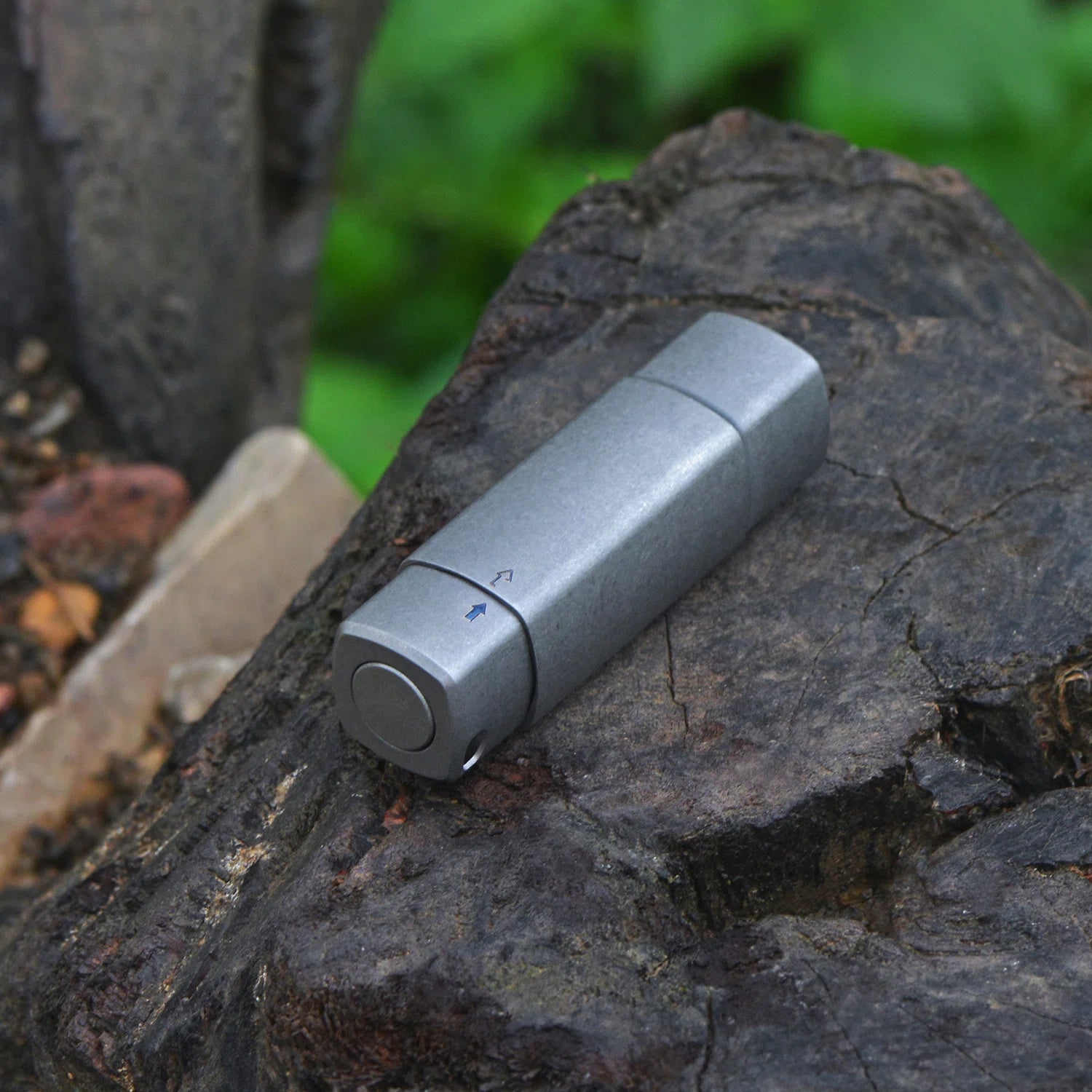 FIELDLUME T7 165LM flashlight side profile with slim titanium body
